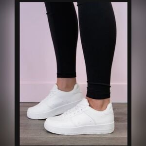 Raine Sneakers